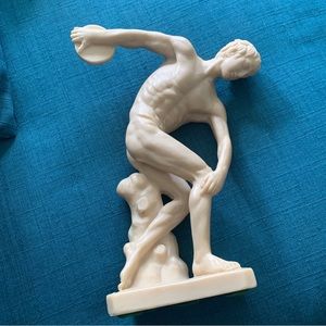 A SANTINI Discobolo Disc Thrower Sculpture ***Nude Man Italy Resin Statue Figure